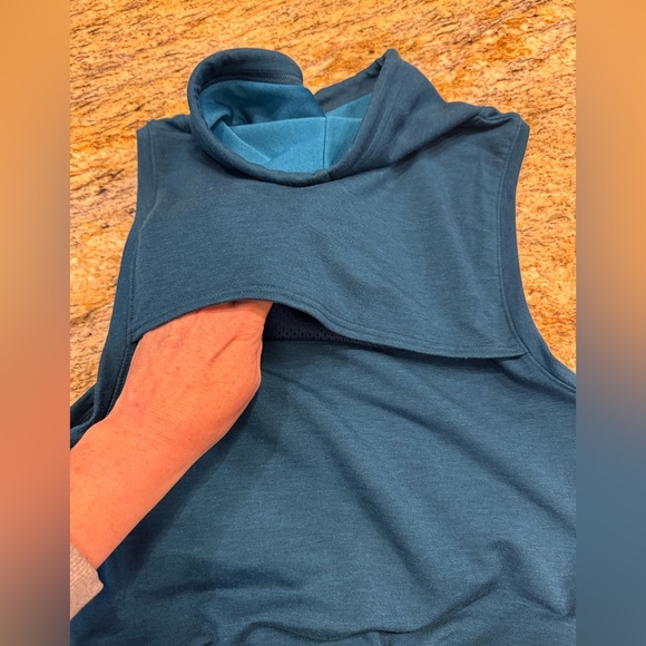 Under Armour Blue Funnel Neck Sleeveless Sweatshirt Loose Fit Women’s Size XS - Picture 4 of 9